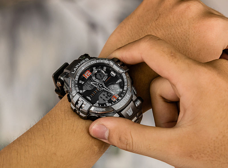 Đồng hồ phong c&aacute;ch thể thao, c&aacute; t&iacute;nh